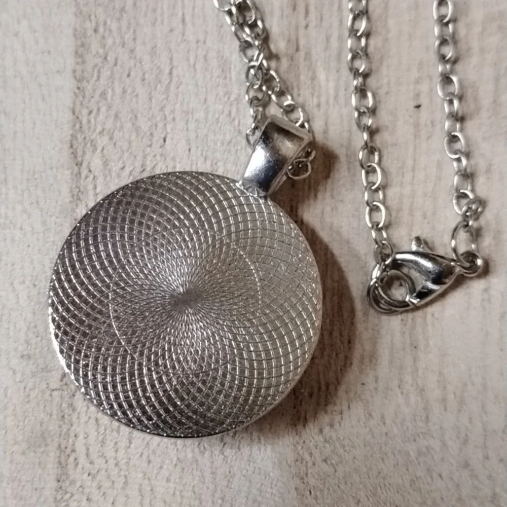 Silver Tone and Purple Pendant Necklace